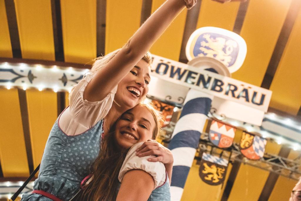 Гости Original Bavarian Oktoberfest Camping Village Breakfast & Beer Included