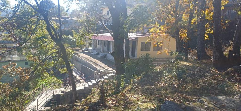 Aed väljaspool majutusasutust The Explorer's Den