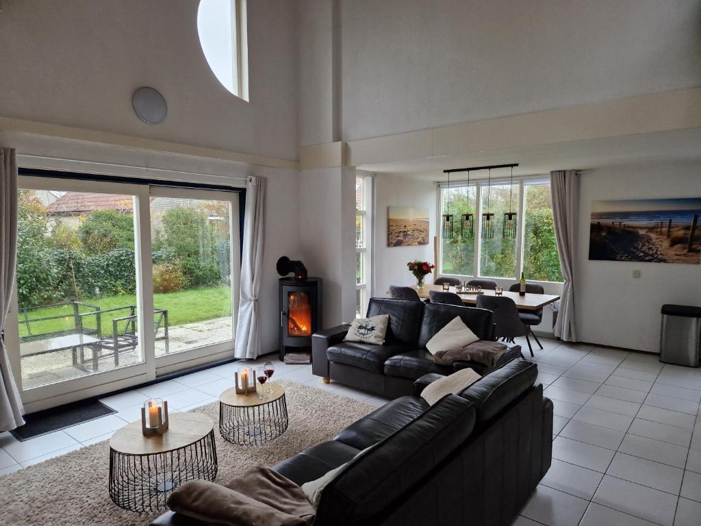 Khu vực ghế ngồi tại Villa Melissa