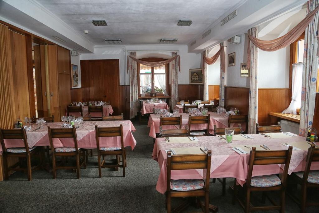Εστιατόριο ή άλλο μέρος για φαγητό στο Gasthof Adler
