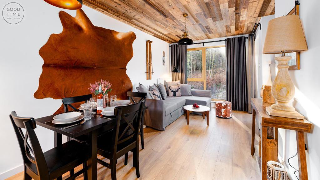 Et opholdsområde på Apartamenty Good Time- Centrum, blisko wyciągu i szlaków