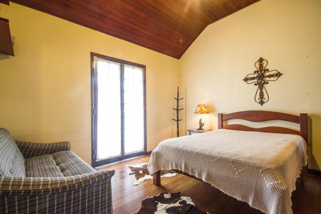 En eller flere senge i et værelse på SOSSEGO AO PÉ DA SERRA - UM PARAÍSo