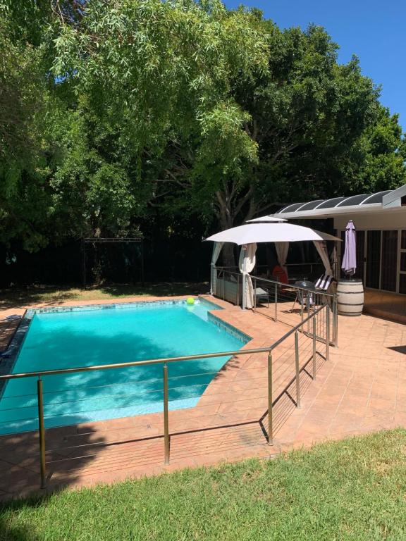 Hồ bơi trong/gần Innesfree Cottage 28 Innesfree Way