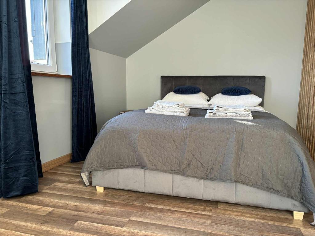 En eller flere senge i et værelse på Apartament Nova Starówka 2