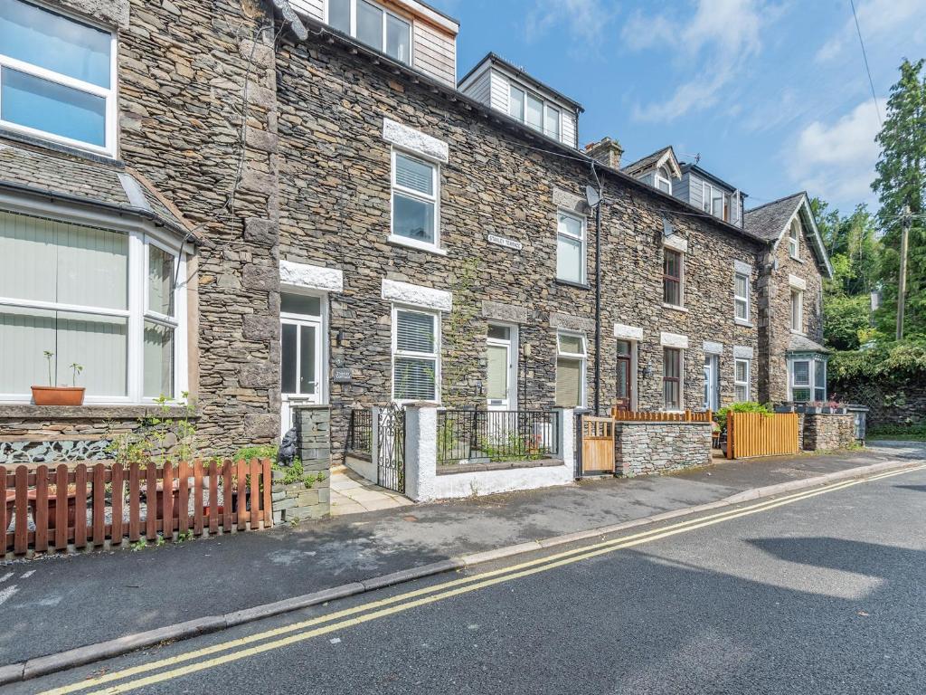 Tòa nhà nơi nhà nghỉ dưỡng tọa lạc