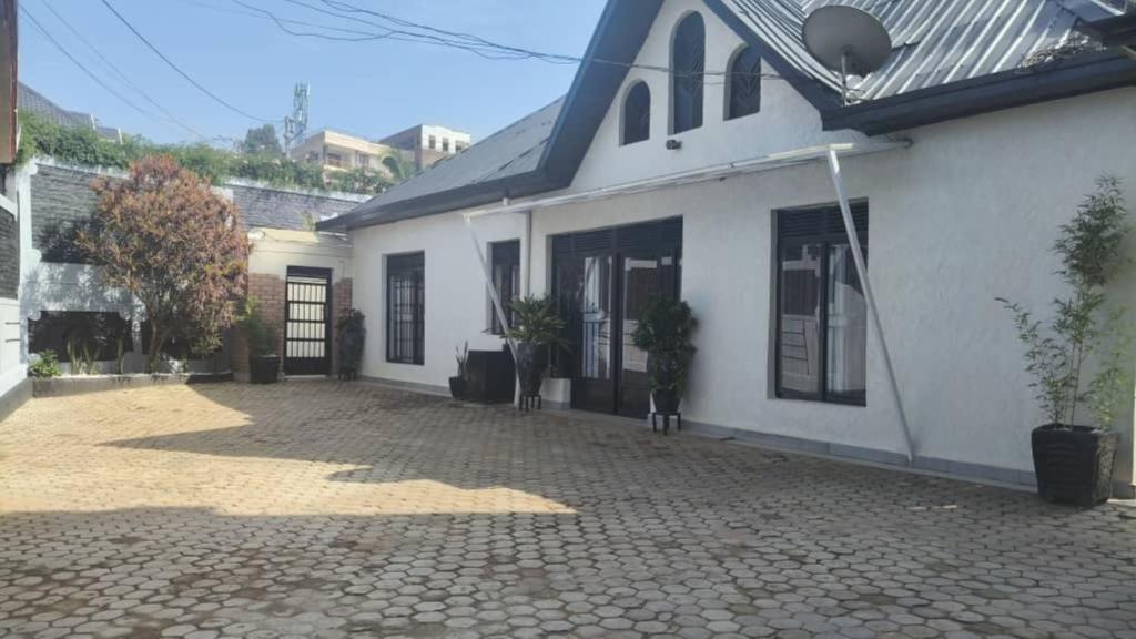 Tòa nhà nơi căn hộ tọa lạc