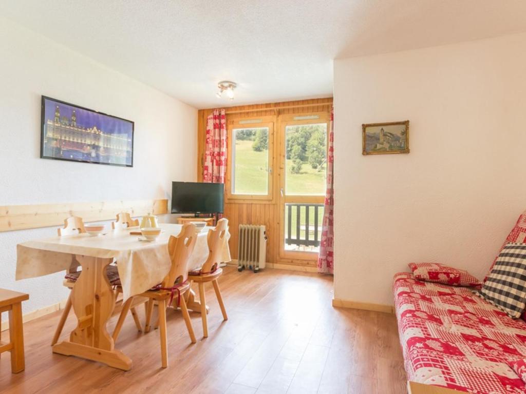 Studio rénové près des pistes avec balcon
