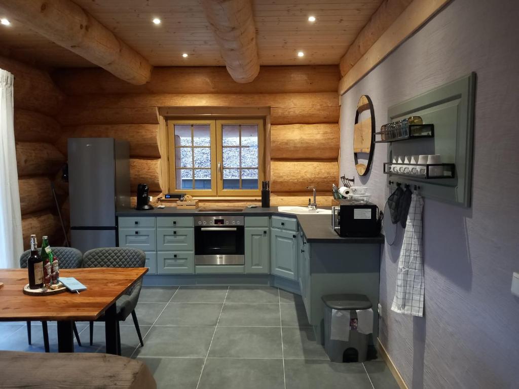 Nhà bếp/bếp nhỏ tại Ferienhaus Waldruhe