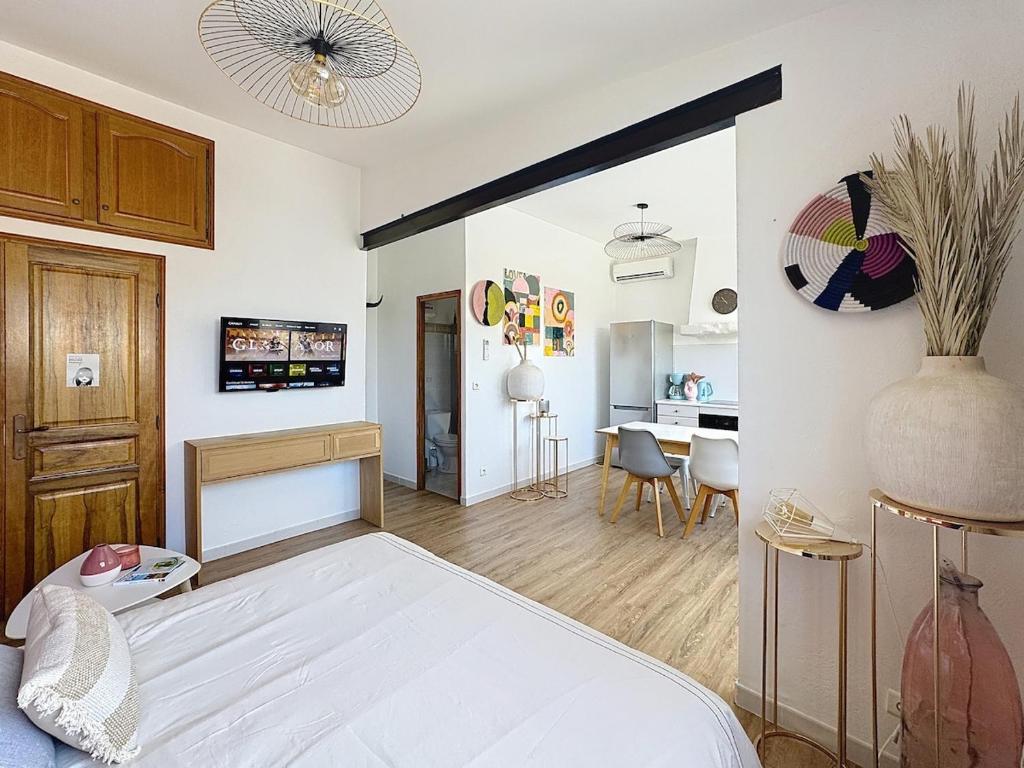 a bedroom with a bed and a living room at Studio en Provence in Cheval-Blanc