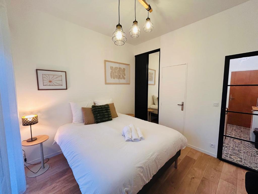 En eller flere senge i et værelse på La Suite Sarrail Hypercentre Boulingrin