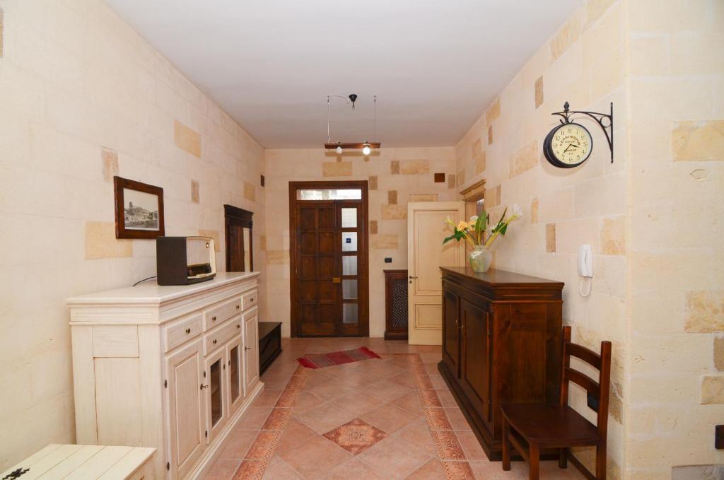 a room with a desk and a clock on the wall at Bed And Breakfast Europa in San Pancrazio Salentino