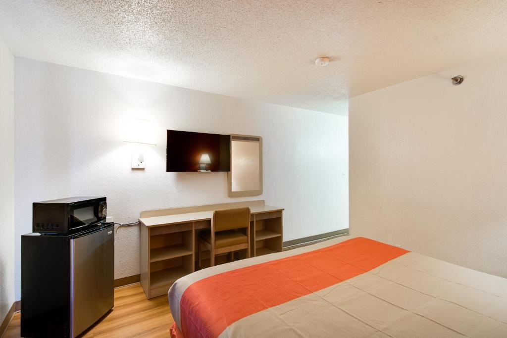 Postel nebo postele na pokoji v ubytování Motel 6-Waukegan, IL