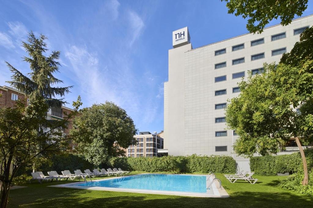 a swimming pool in front of a hotel at NH Madrid Ventas in Madrid