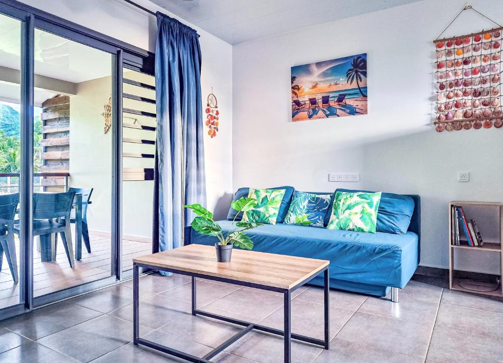 Posezení v ubytování Teahupo'o Lodge Tahiti - Fare Terre et Mer - climatisé - canoe et paddle