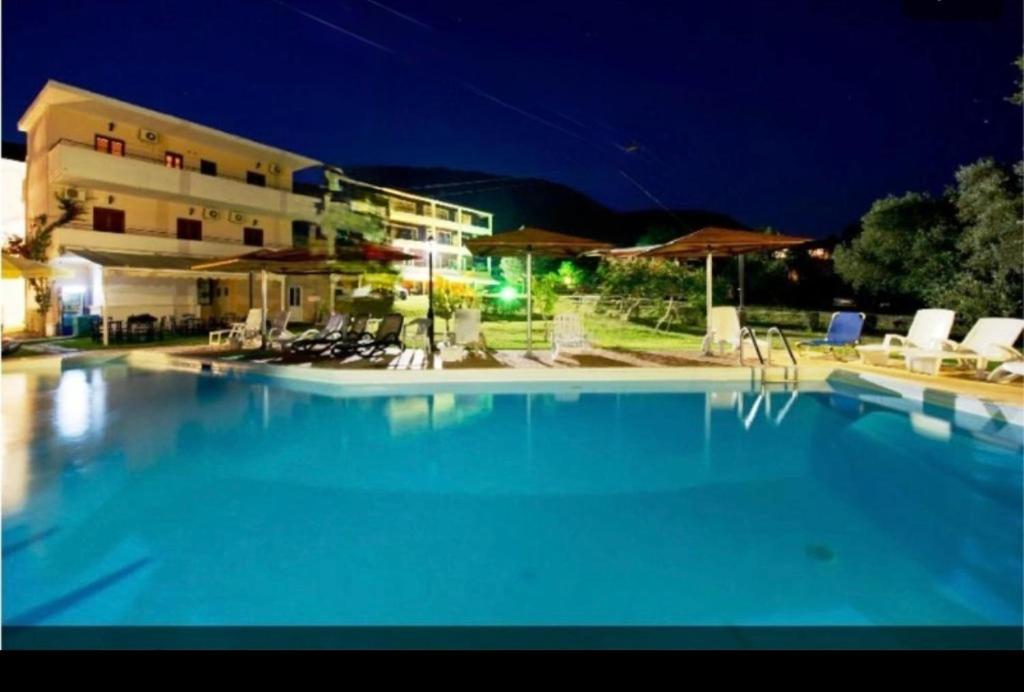Aristidis Garden1