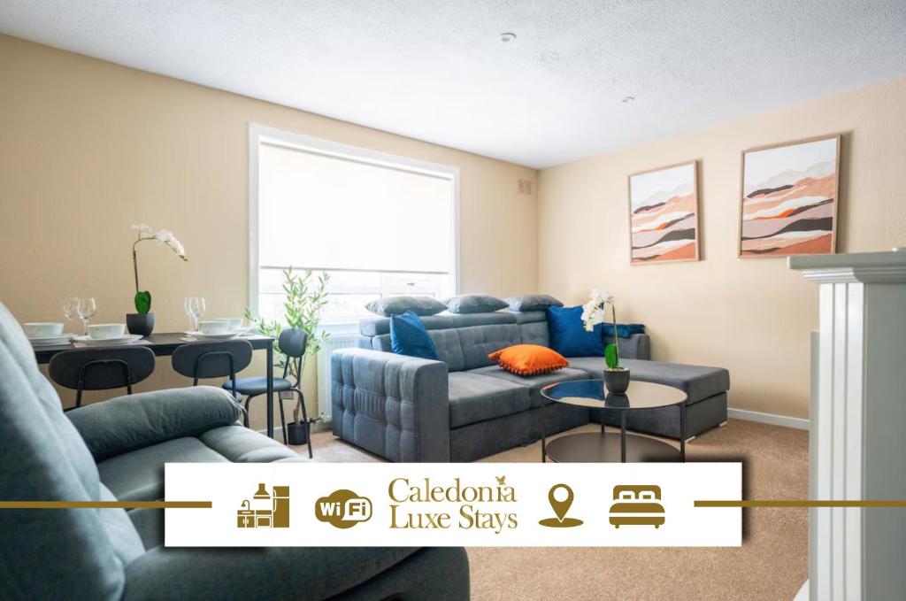 een woonkamer met een bank en een tafel bij 2 BDR Apartment By Caledonia Luxe Stays Short Lets & Serviced Accommodation Dundee in Dundee