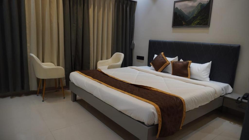 Postel nebo postele na pokoji v ubytování The Rudra Palace