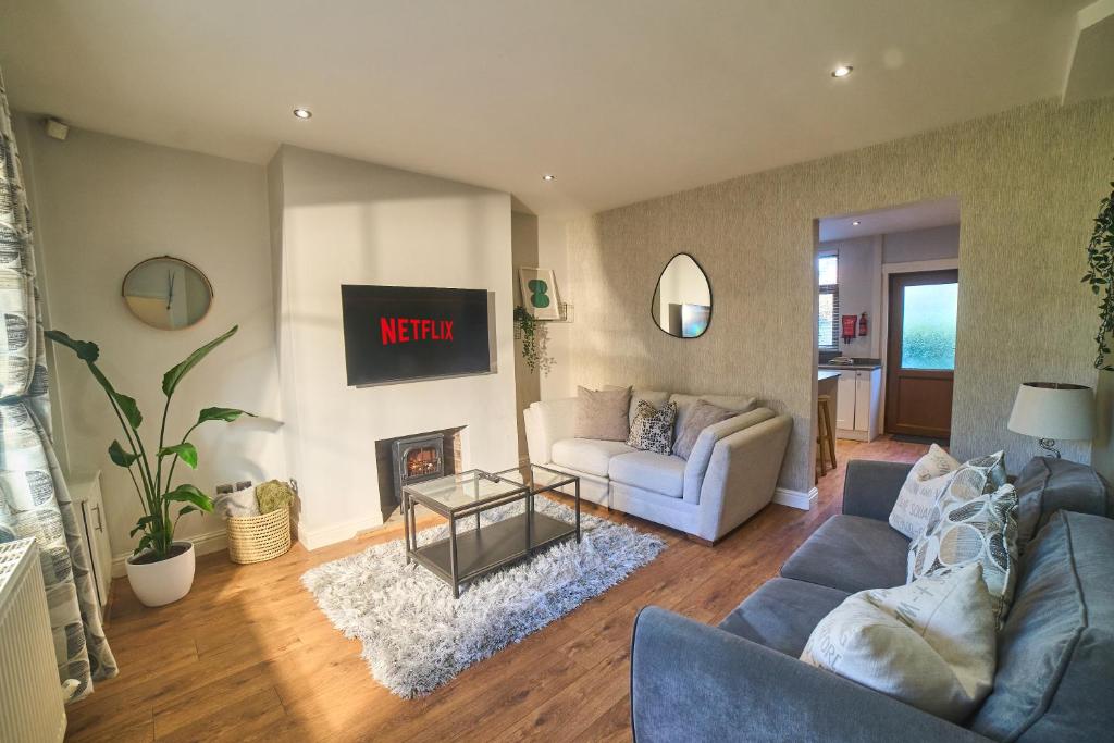 Modern Cosy 2-Bed Terrace with Private Garden, Eccleston (prezzi ...