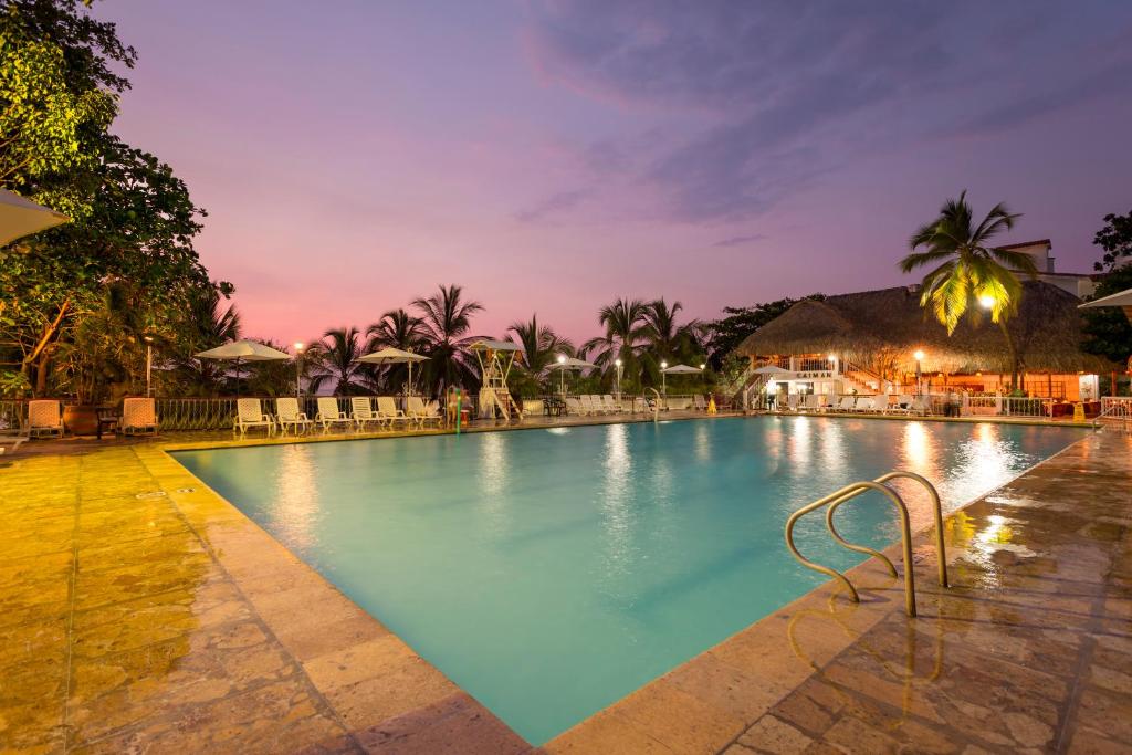 Bazén v ubytování Decameron Galeon - All Inclusive nebo v jeho okolí