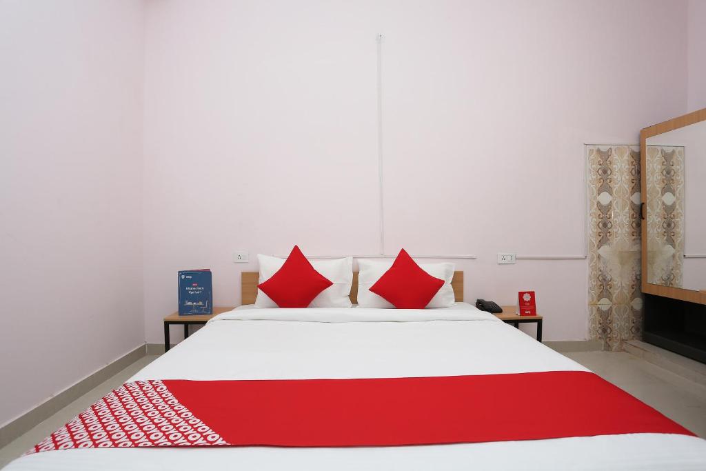 En eller flere senge i et værelse på Hotel O R.K residency