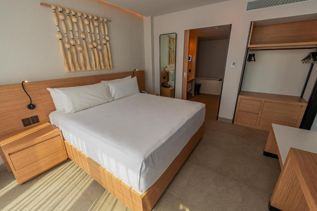 Crowne Plaza Merida by IHG - Suite Esquinera De Un Dormitorio Con Cama King