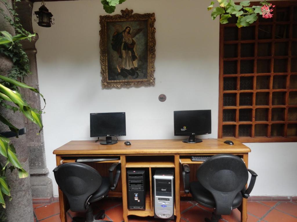 TV a/nebo společenská místnost v ubytování Hotel San Francisco De Quito