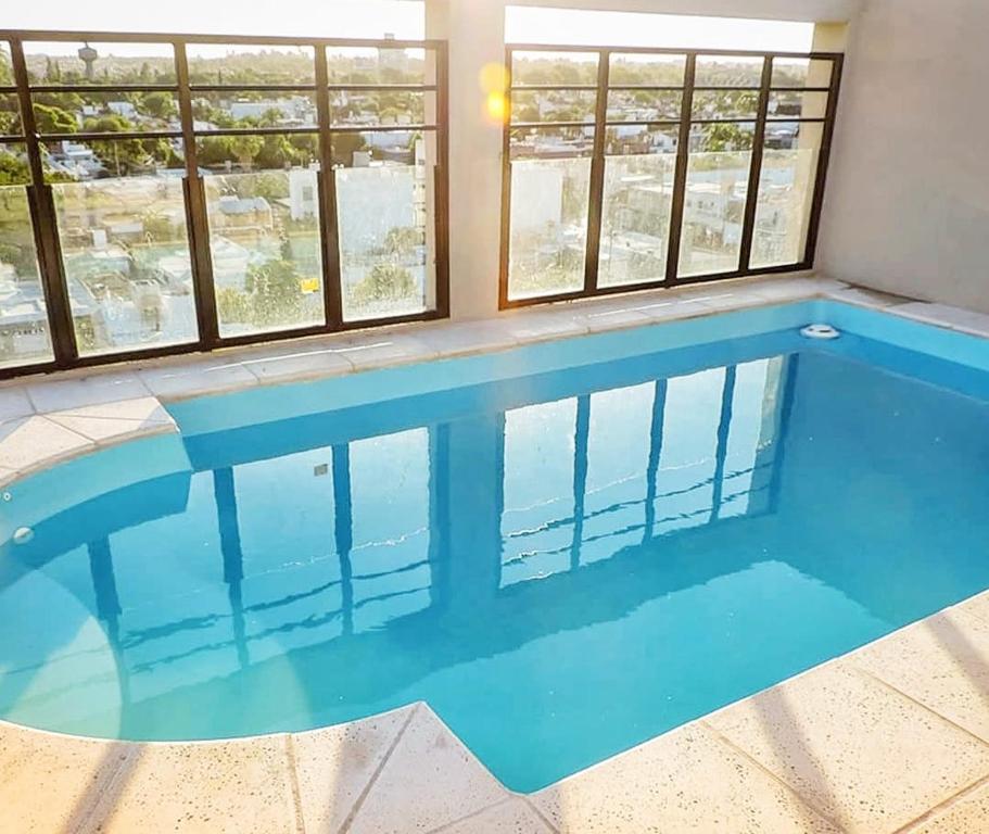 Bazén v ubytování La Riviera CÁRCANO nebo v jeho okolí