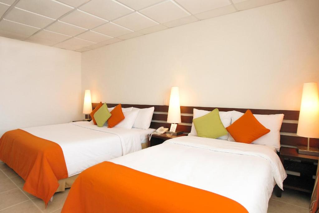 Postel nebo postele na pokoji v ubytování Decameron Los Delfines - All Inclusive