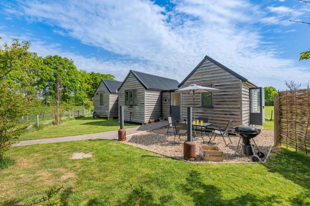 a small house with a grill in a yard at 3 Bed in Biddenden oc-cb667 in Biddenden