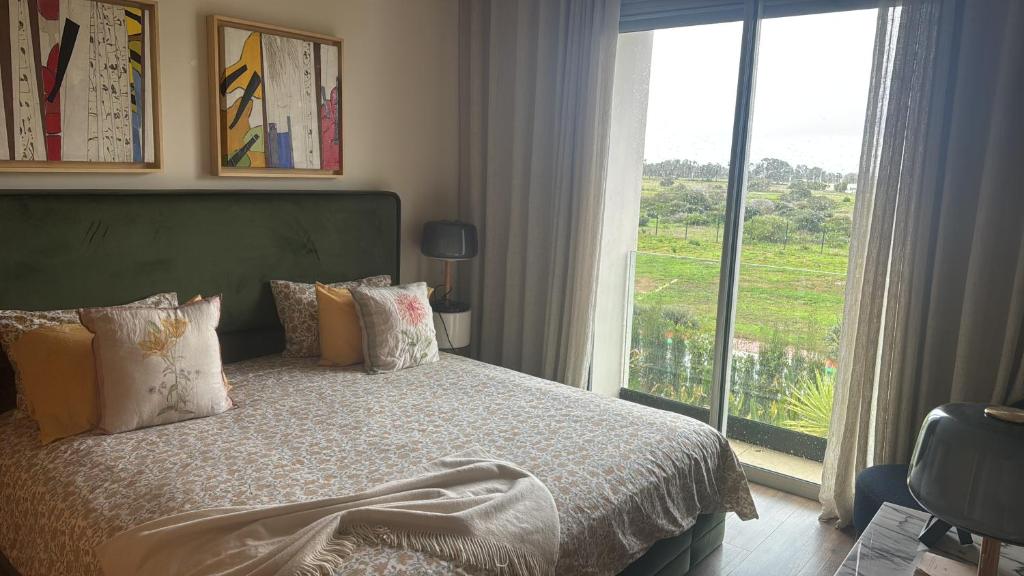 En eller flere senge i et værelse på Villa Golf Bahia Beach