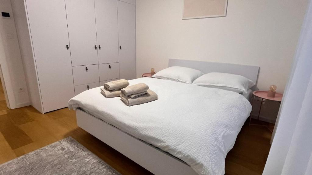 Postel nebo postele na pokoji v ubytování VApartment Nova Vajnorska , private parking