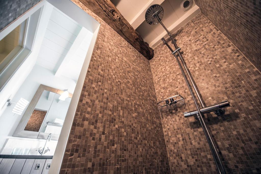 Koupelna v ubytování The Herring's Residence - Stylish Private Cottage with Breakfast in Historic Center - Adults-Only
