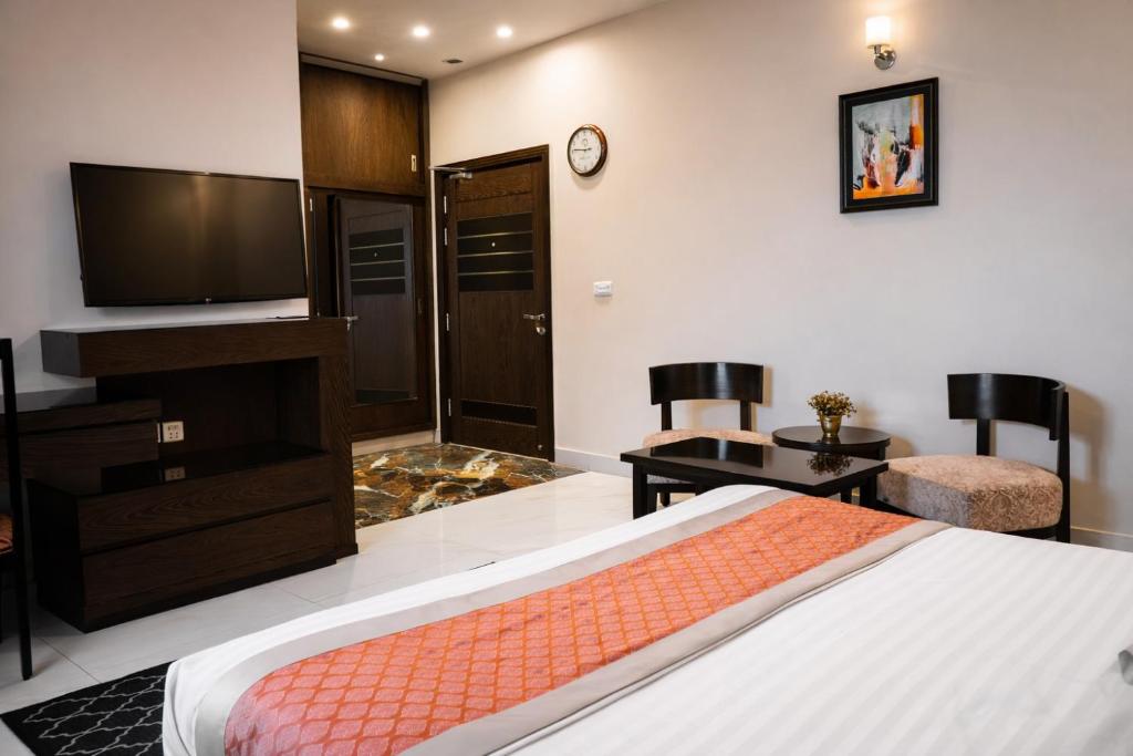 Best Western Faisalabad - Deluxe King Room With Shower - Non-Smoking