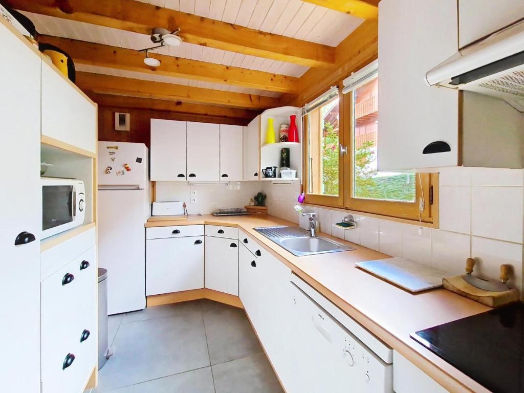 Køkken eller tekøkken på Chalets à Châtel - Chalet Casimir CSM CHARMING & NATURE 10 Pers. MAE-3393