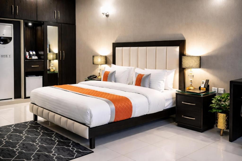 Best Western Faisalabad - Executive King Suite With Living Room - Smoking