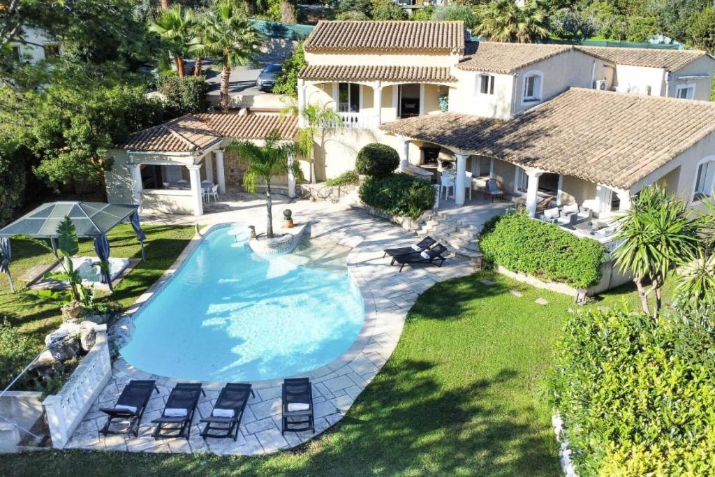 Résidence Villa 330m2, 6 Chambres, Piscine Chauffée Jacuzzi - Villa 330m2, 6 chambres, piscine chauffée jacuzzi MAE-2233
