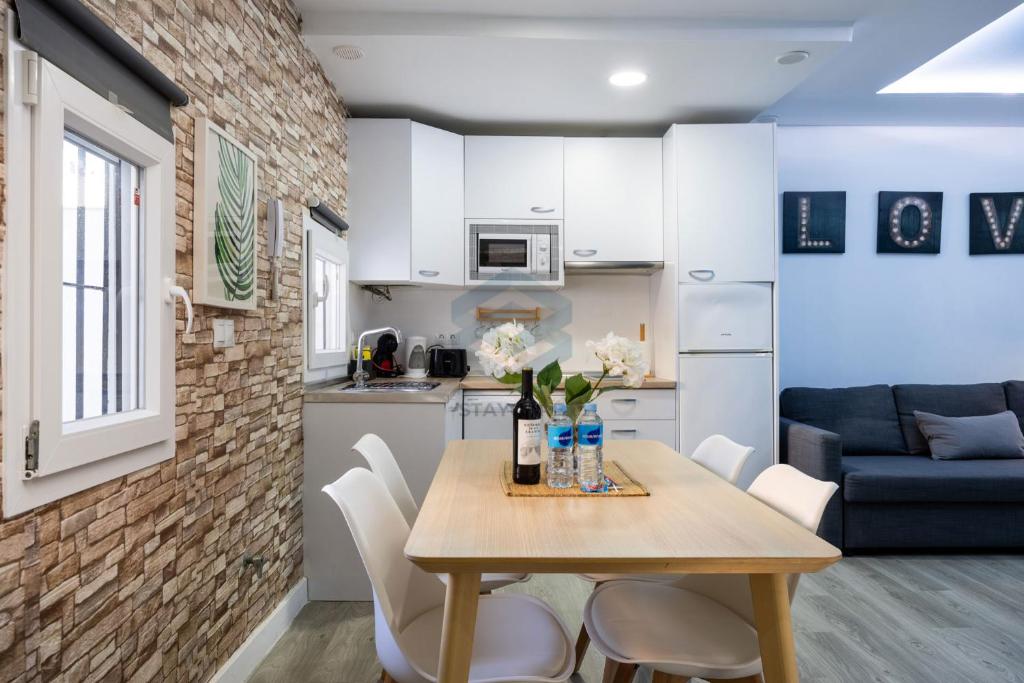 Кухня или мини-кухня в La Terraza by Staycare
