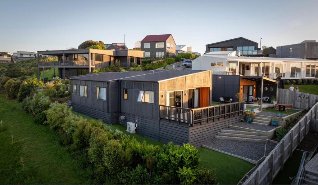 an overhead view of a black house with a yard at Raglan Sun Seekers Retreat in Raglan