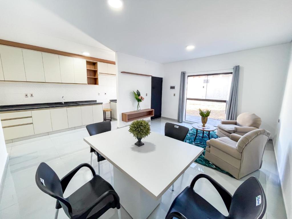 a kitchen and living room with a table and chairs at A estrenar departamento en la mejor playa in Encarnación