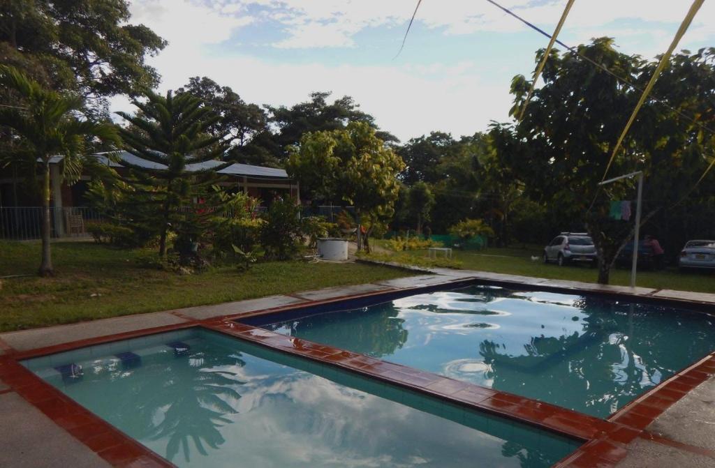 Bazén v ubytování El Paraíso nebo v jeho okolí