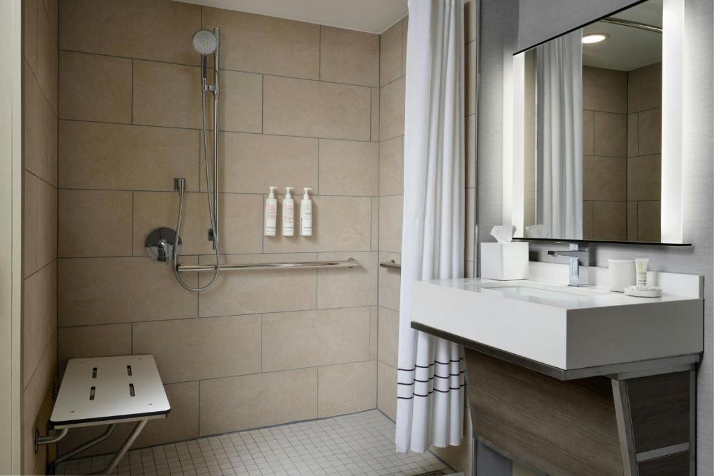 Indianapolis Marriott East photo