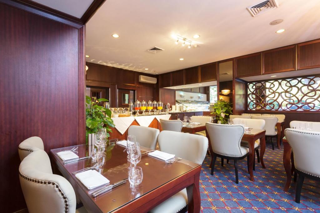 Royal On The Park - Resim 40