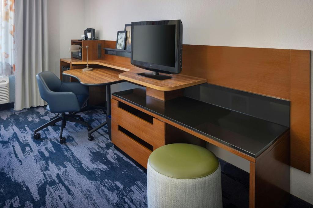 Fairfield Inn & Suites Jacksonville Airport - Queen Room With Two Queen Beds