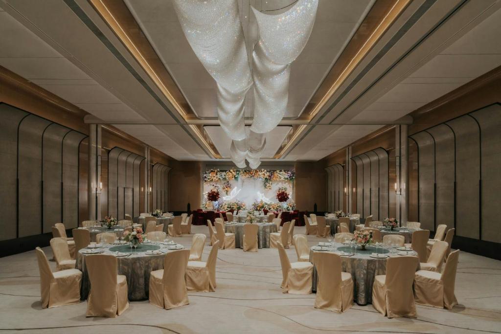 Sheraton Hong Kong Hotel & Towers