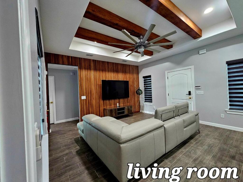 TV a/nebo společenská místnost v ubytování relax charming villa pet friendly