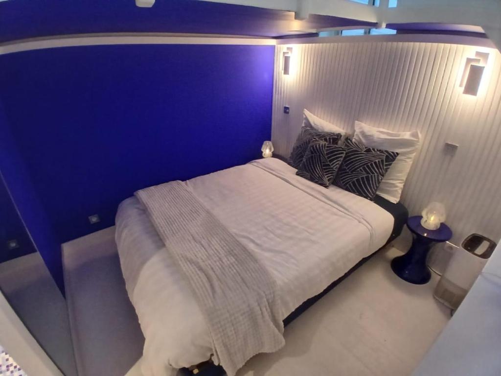 Postel nebo postele na pokoji v ubytování BlancBleu Saint Jean Loft