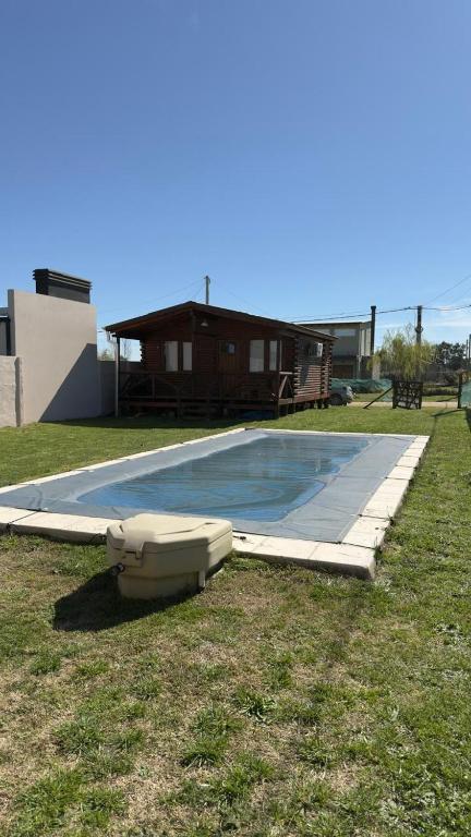 a swimming pool with a toilet in the grass at El mariscal in Gardey