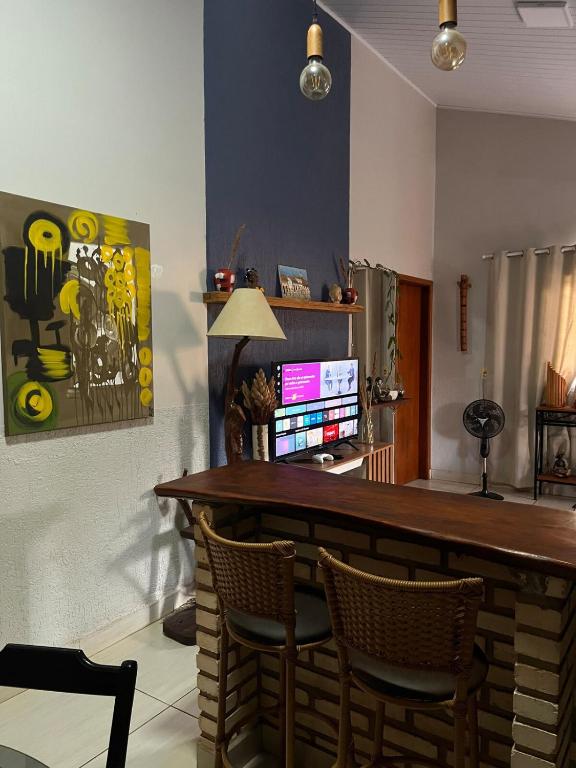 a bar in a room with two chairs and a desk at Villas House in Pirenópolis