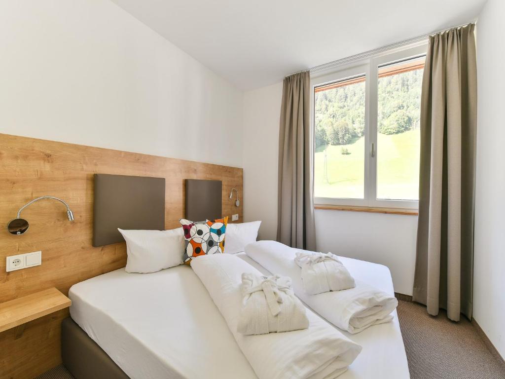 Postel nebo postele na pokoji v ubytování Alpine Lodge Klösterle am Arlberg