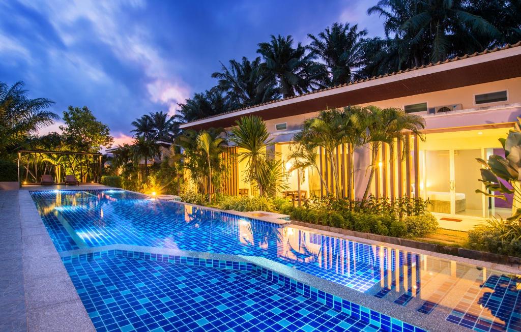 Bazén v ubytování The Fong Krabi resort nebo v jeho okolí